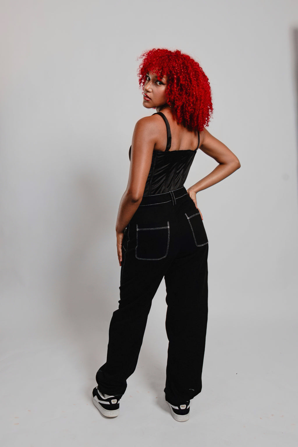 PANTALON NOIR SURPIQURES TAILLE HAUTE