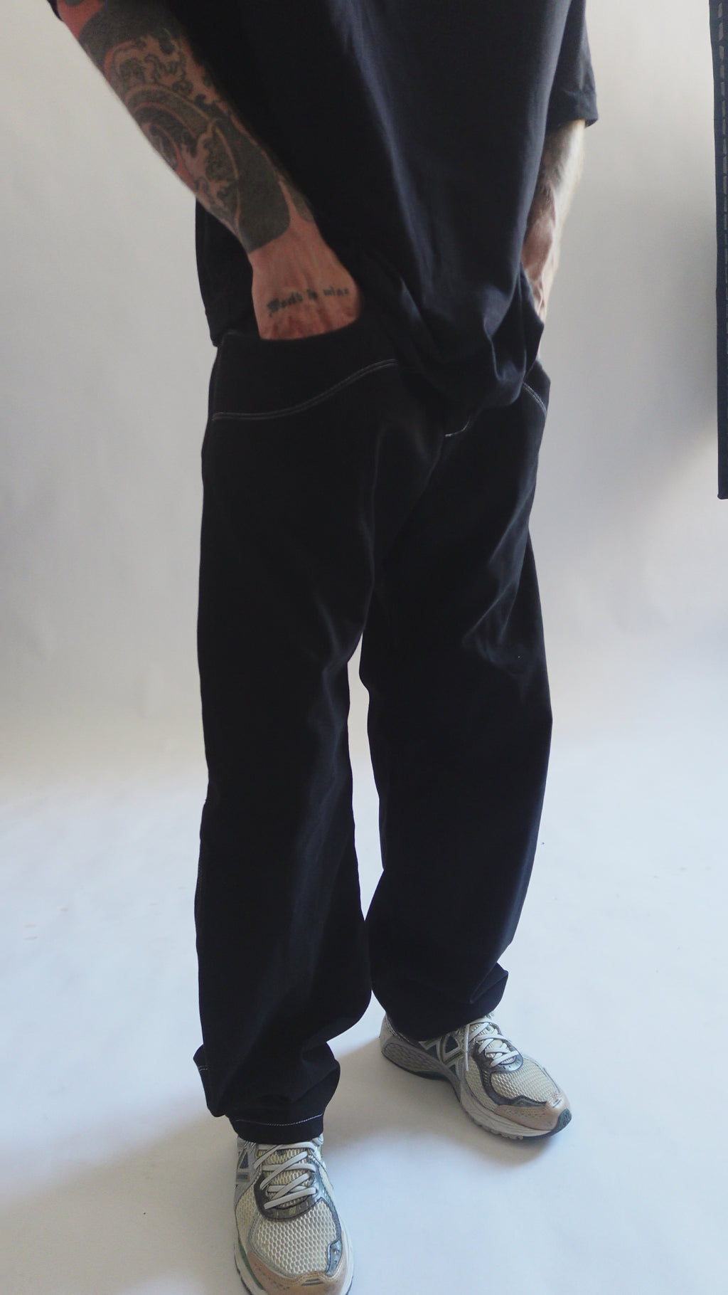 PANTALON NOIR SURPIQURES TAILLE BASSE